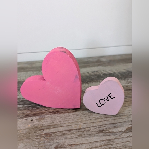 Set Of Two Woden Hearts Decor 🩷 - Picture 1 of 4